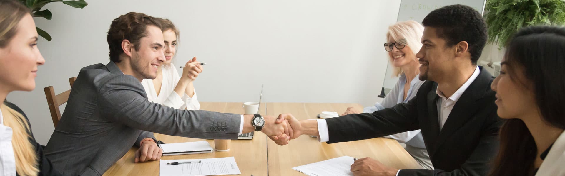 我們正積極招募：國內 / 歐美業務工程師 與LCM設計工程師等專業職位。